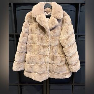 BCBGMAXAZRIA Women’s Grooved Faux Fur Coat Soft Brown/ Tan Size LG NWOT